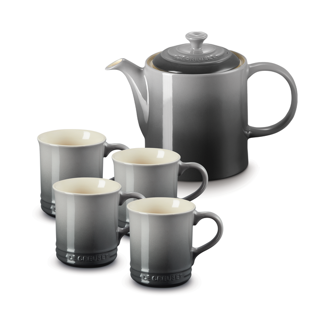 Th&eacute;i&egrave;re et ensemble de quatre tasses classiques, view 1
